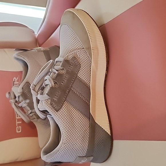 Woman's Sorel sneekers size 7.5 - Picture 4 of 5